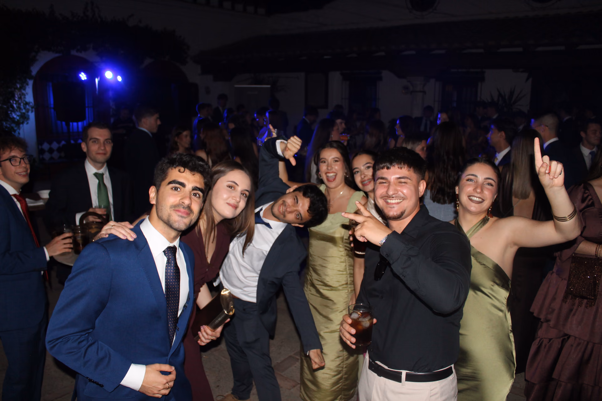 Invitados disfrutando de una celebración organizada por PlannIt Agencia